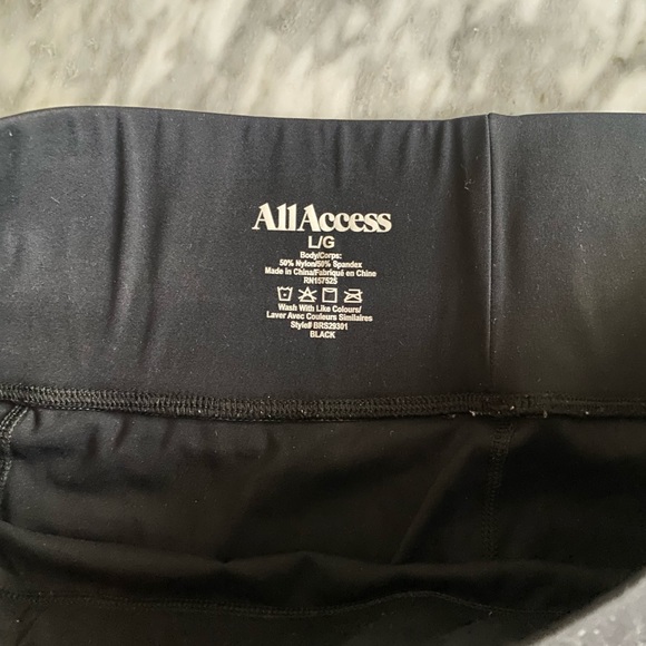 Bandier ALL ACCESS High Waisted Center Stage 7/8 Pocket Legging - Picture 6 of 6